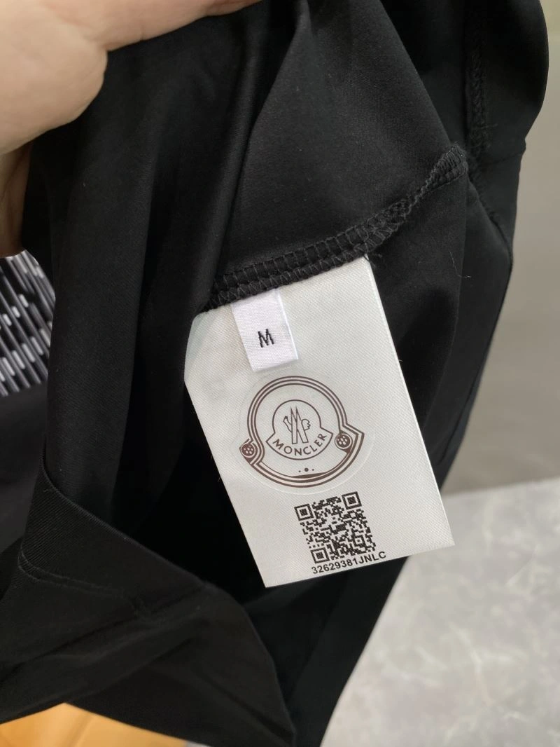 Moncler T-Shirts Durable 141369