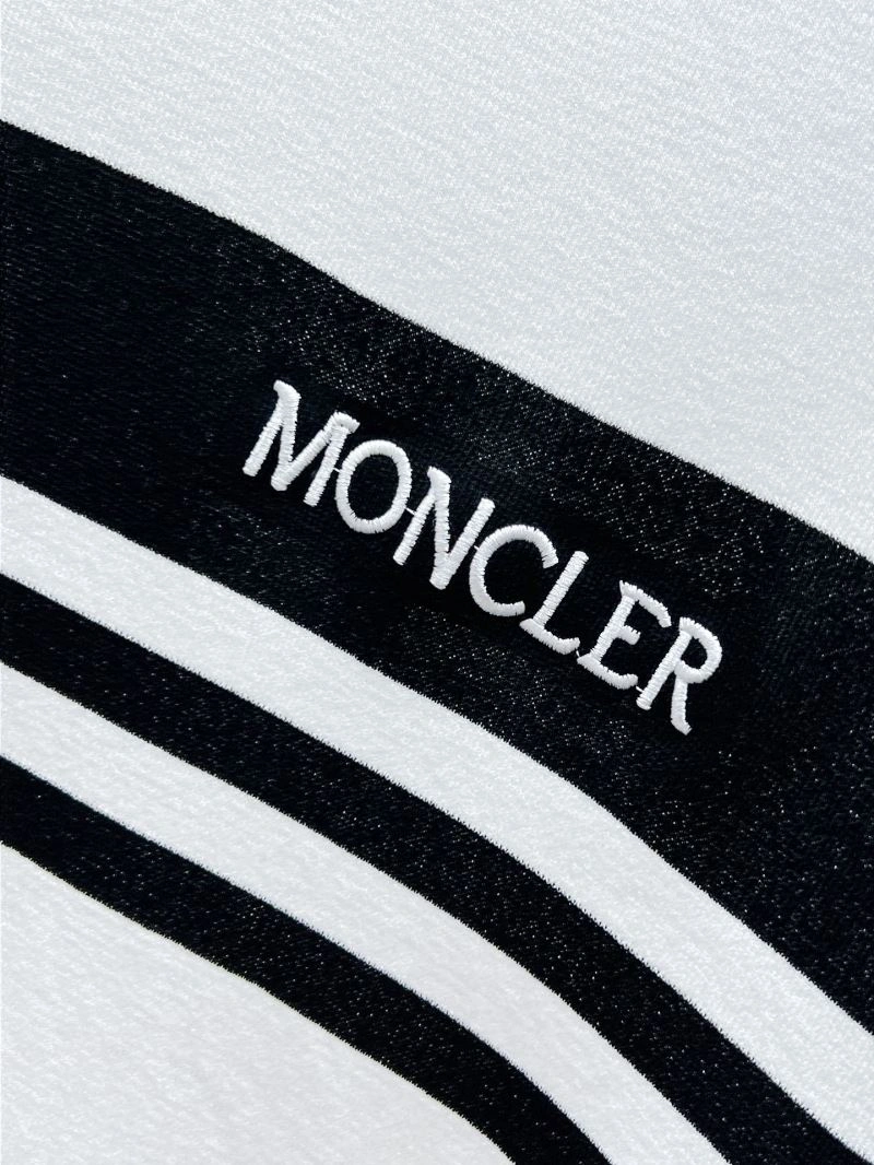 Moncler T-Shirts Comfortable 141345