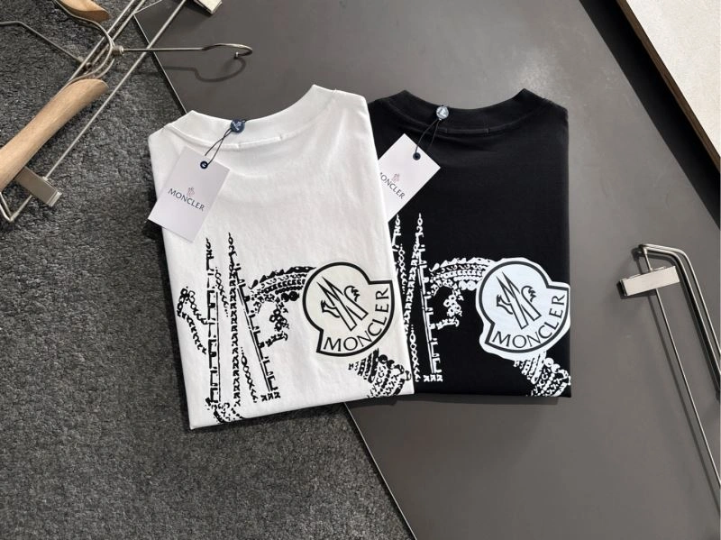 Moncler T-Shirts Soft 141343