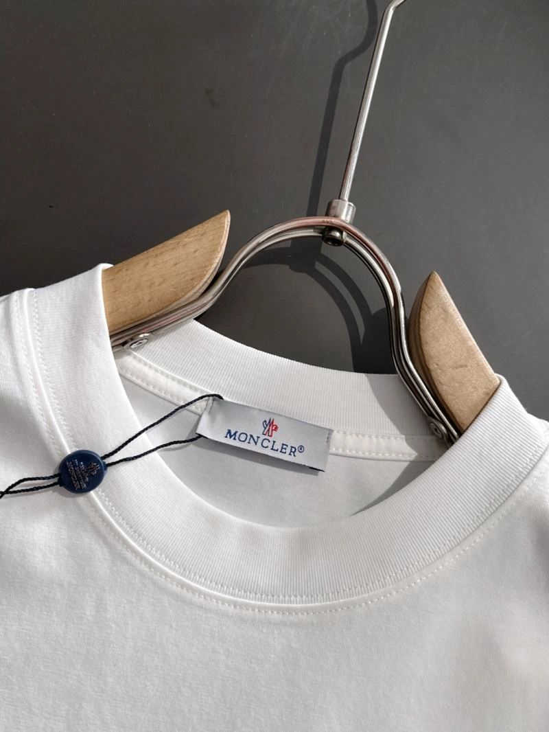 Moncler T-Shirts Soft 141343