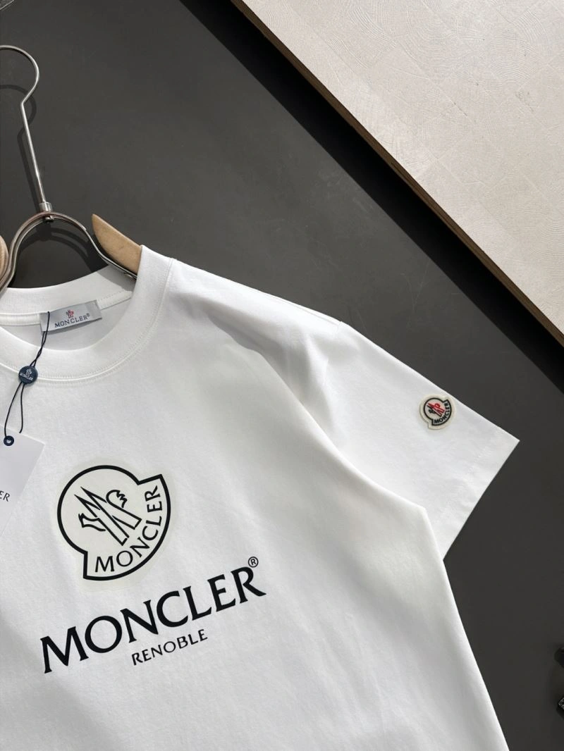 Moncler T-Shirts Soft 141343