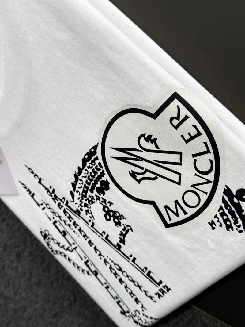 Moncler T-Shirts Soft 141343