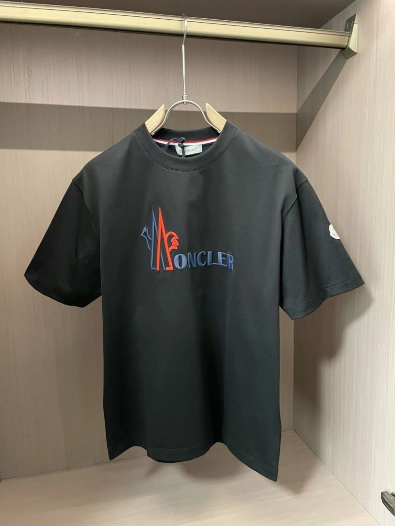 Moncler T-Shirts Sleek 141291