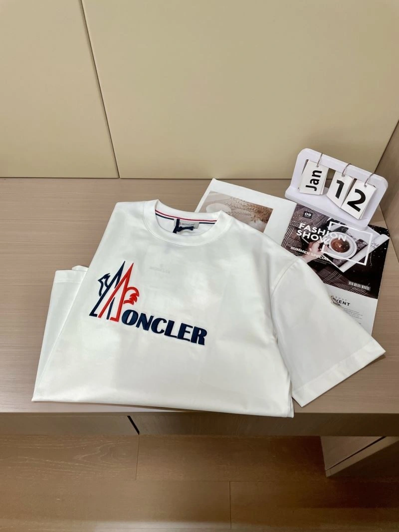Moncler T-Shirts Sleek 141291