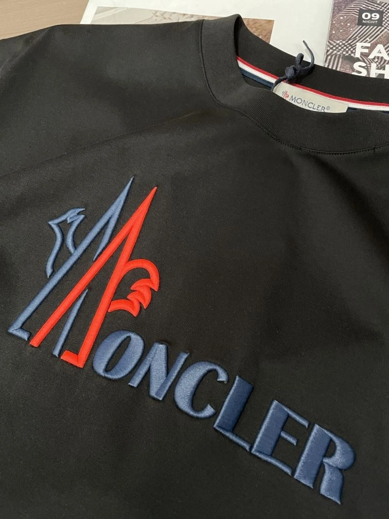 Moncler T-Shirts Sleek 141291
