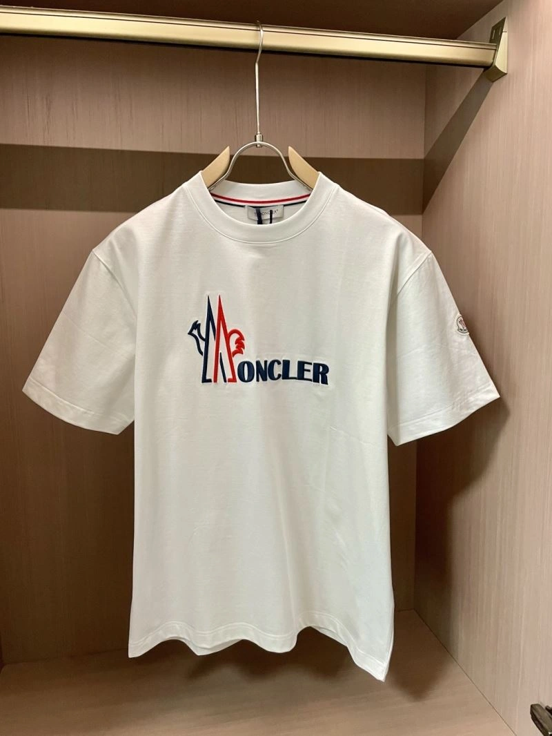 Moncler T-Shirts Sleek 141291