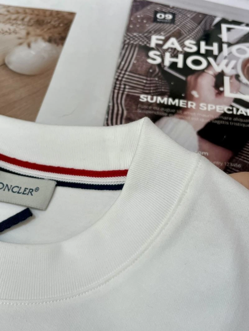 Moncler T-Shirts Sleek 141291