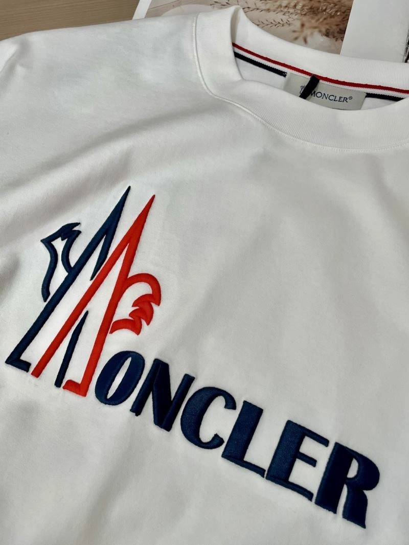 Moncler T-Shirts Sleek 141291