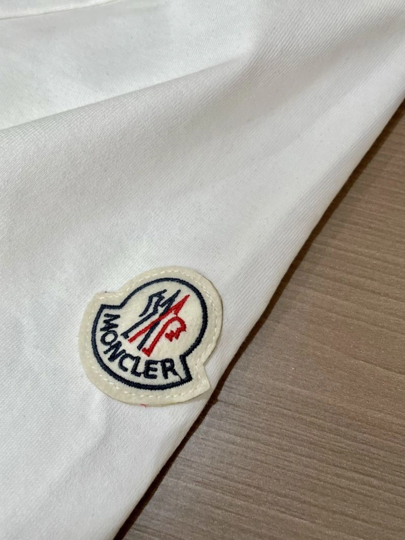 Moncler T-Shirts Sleek 141291