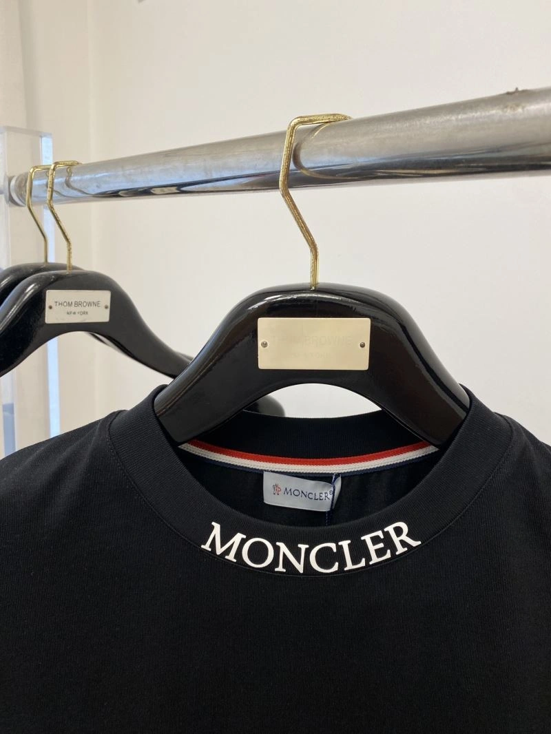 Stretchable Moncler T-Shirts 141274