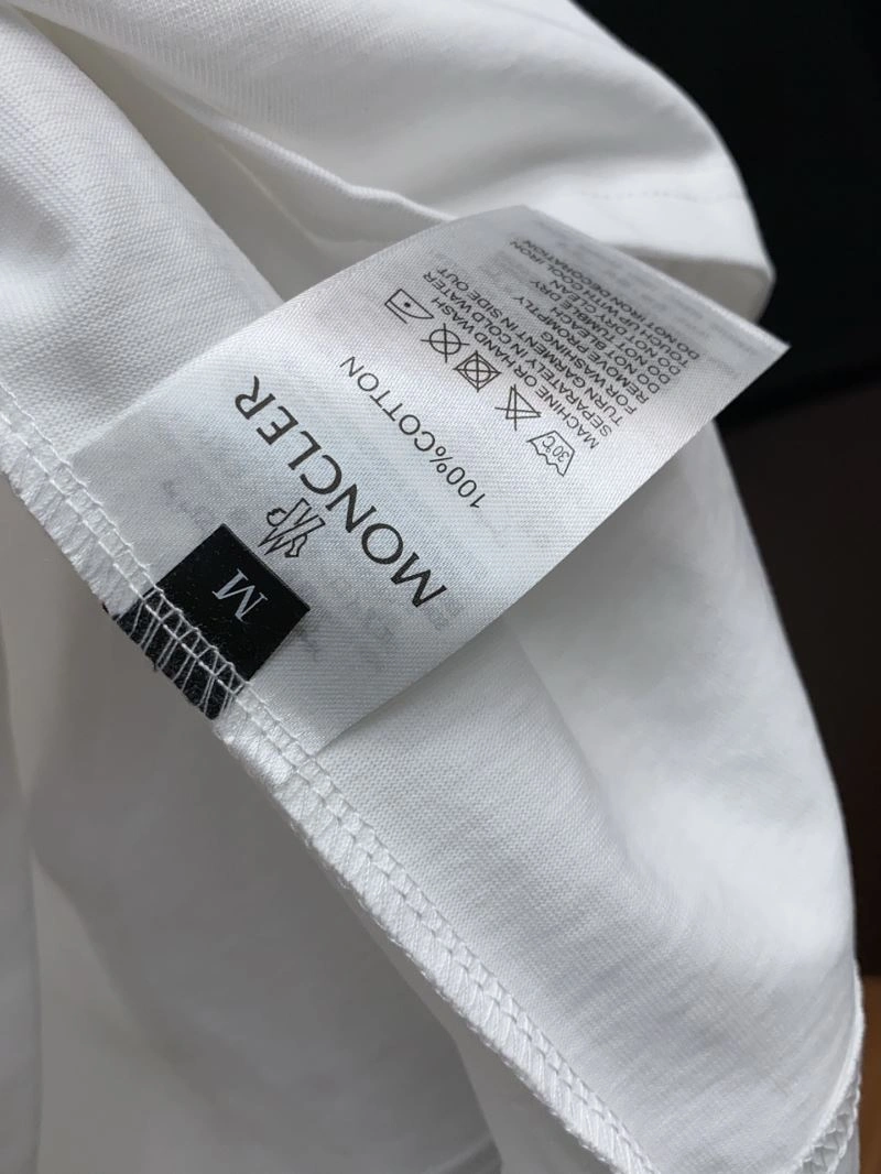 Moncler T-Shirts Soft 141262