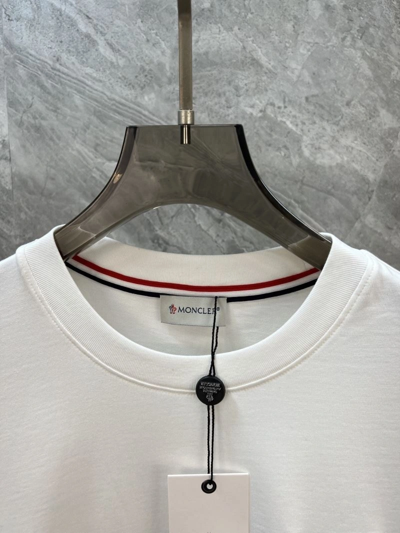 Moncler T-Shirts Snug 141261