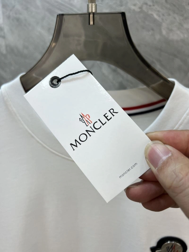 Moncler T-Shirts Snug 141261