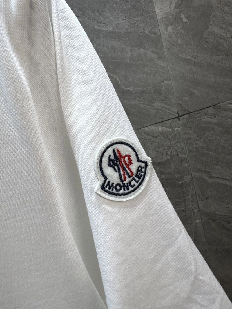 Moncler T-Shirts Snug 141261