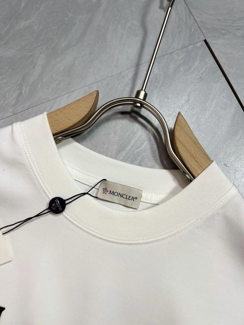Moncler T-Shirts SmoothTexture 141258