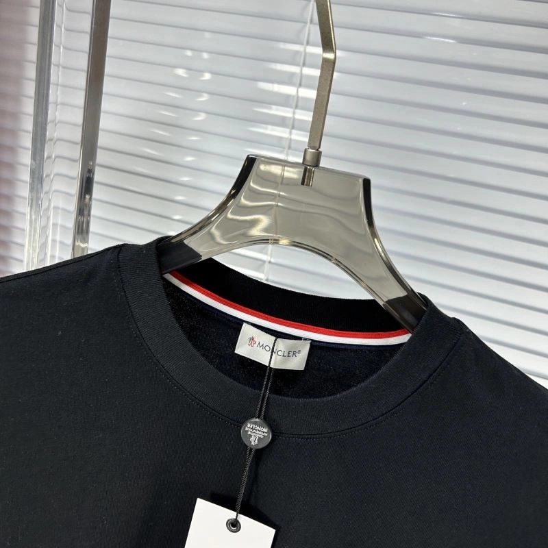 Moncler T-Shirts Flexible 141337