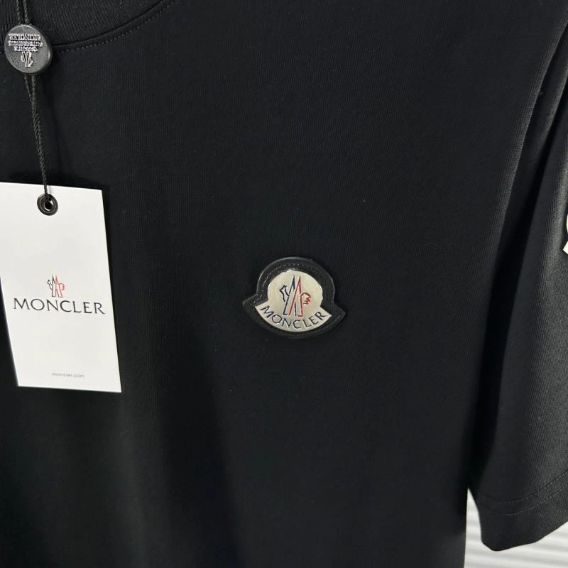 Moncler T-Shirts Flexible 141337