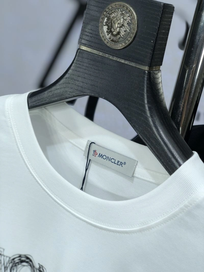 Moncler T-Shirts Supportive 141099