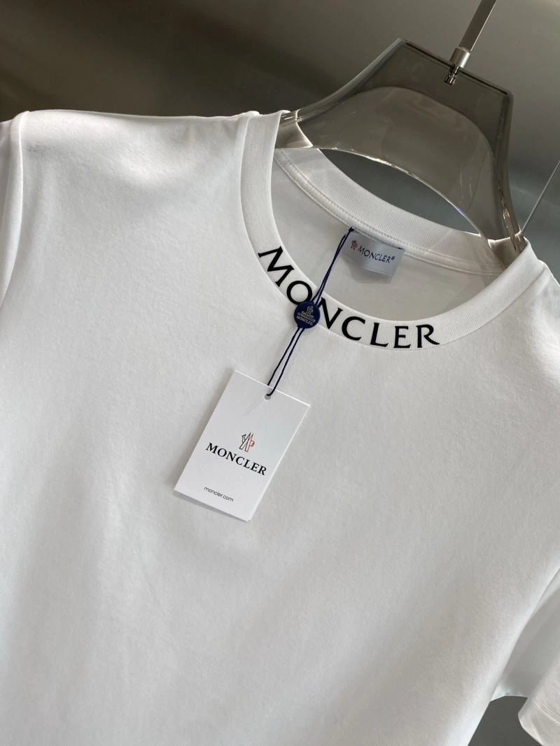 Moncler T-Shirts WeatherProof 141077