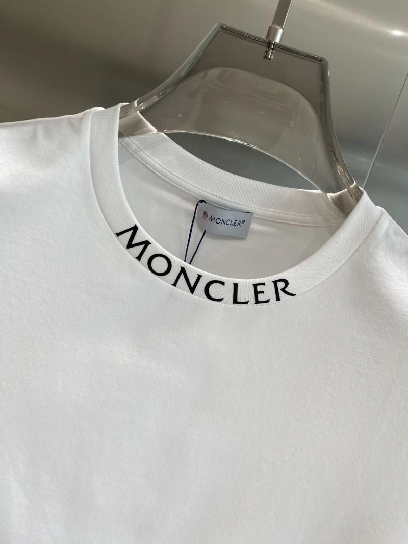 Moncler T-Shirts WeatherProof 141077