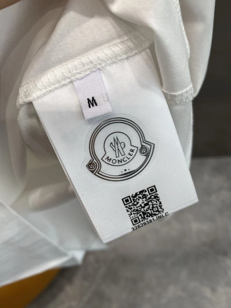 Moncler T-Shirts WeatherProof 141077