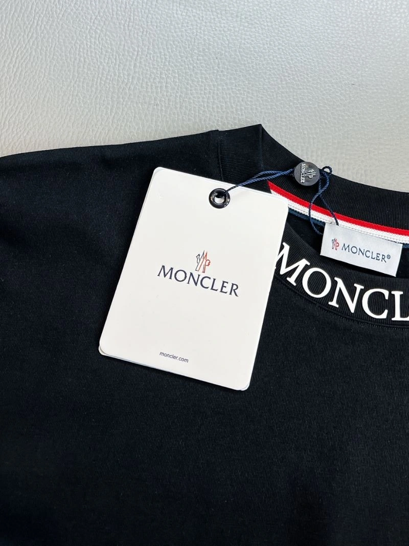Moncler T-Shirts SunProtective 141036