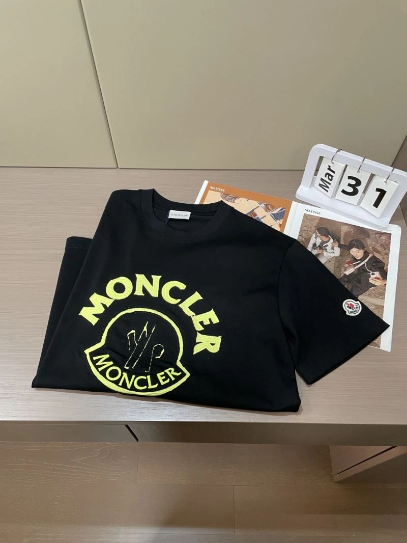 Moncler T-Shirts Neat 141034