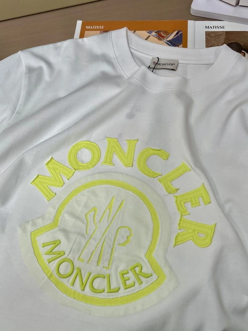 Moncler T-Shirts Neat 141034
