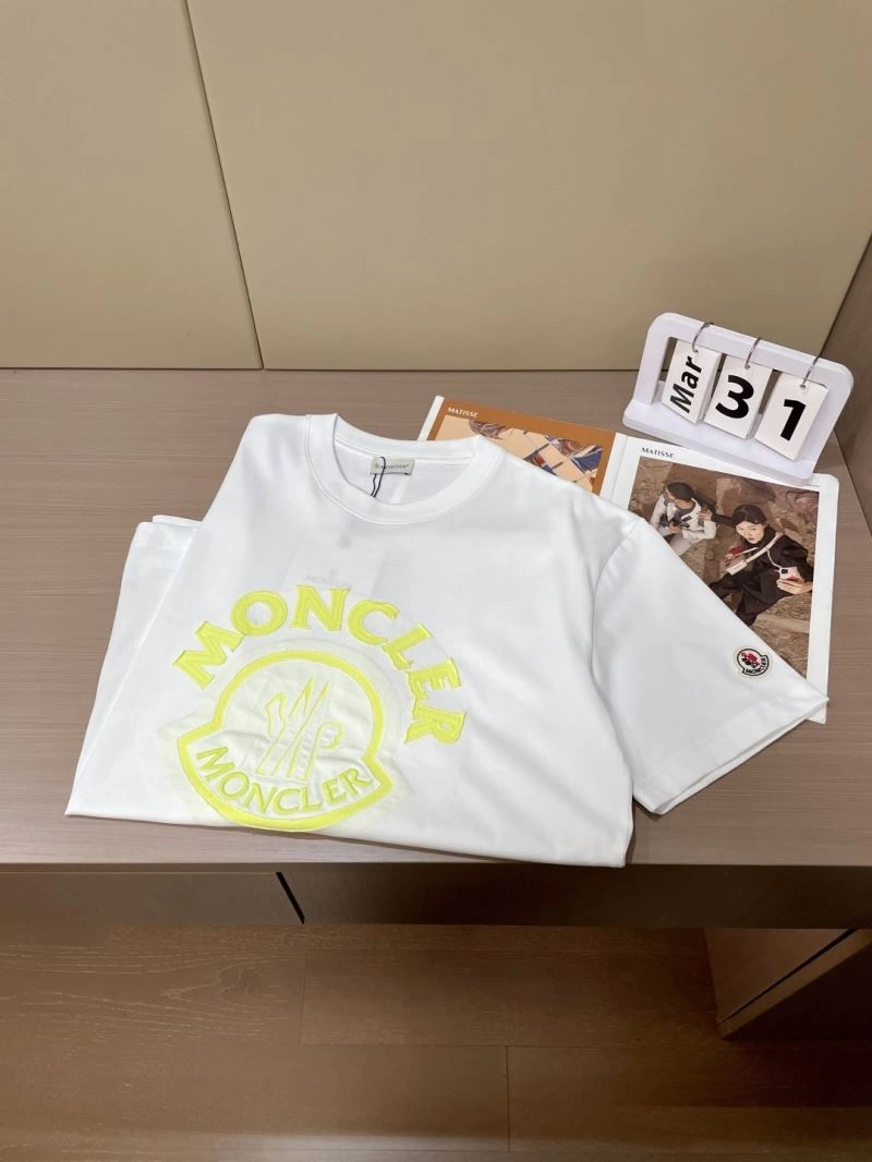 Moncler T-Shirts Neat 141034