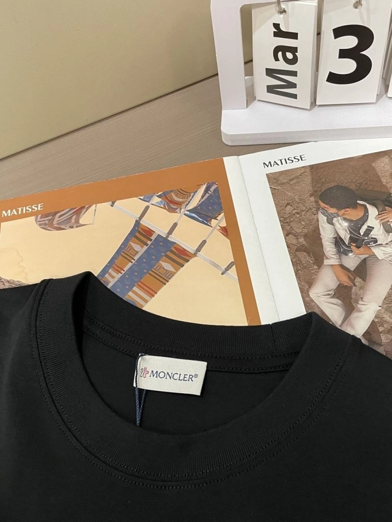 Moncler T-Shirts Neat 141034
