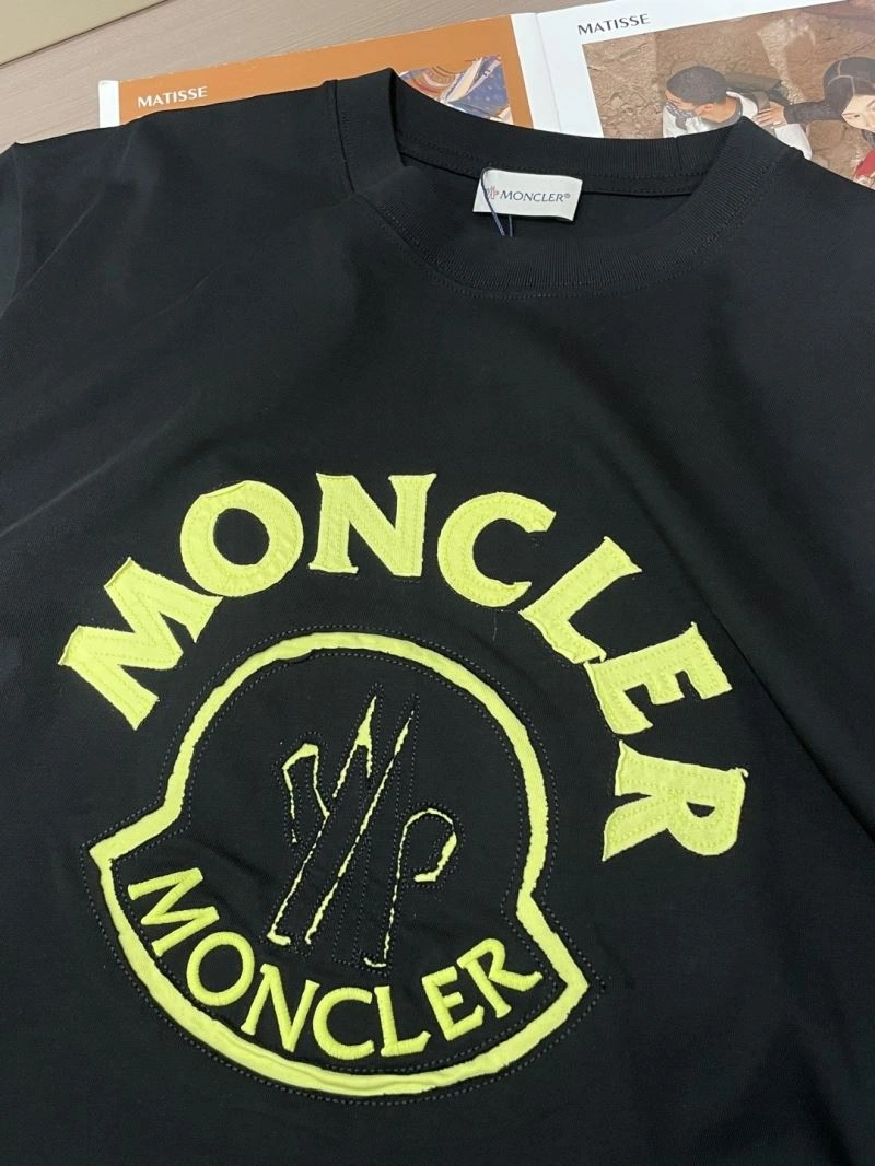 Moncler T-Shirts Neat 141034