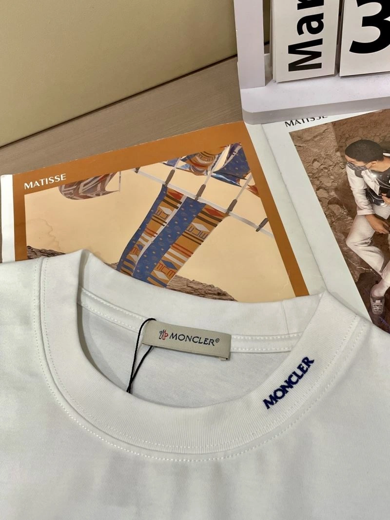 Moncler T-Shirts Breathable 141037