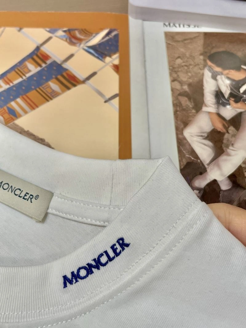 Moncler T-Shirts Breathable 141037