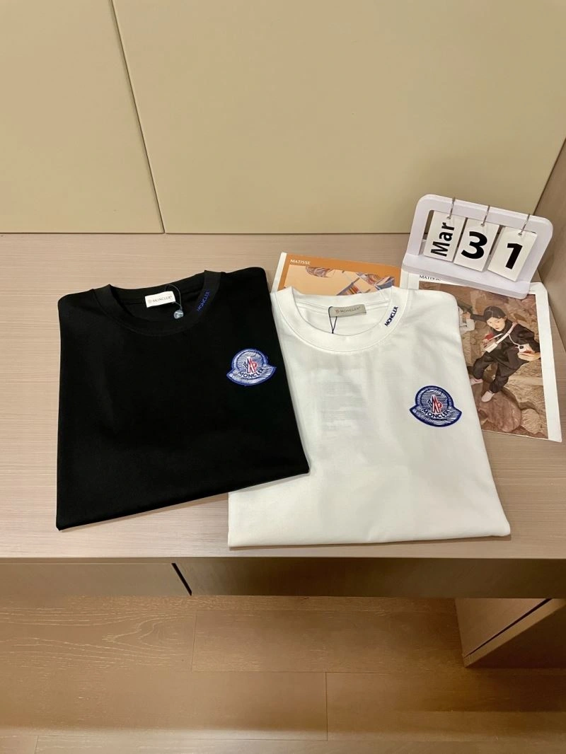 Moncler T-Shirts Breathable 141037