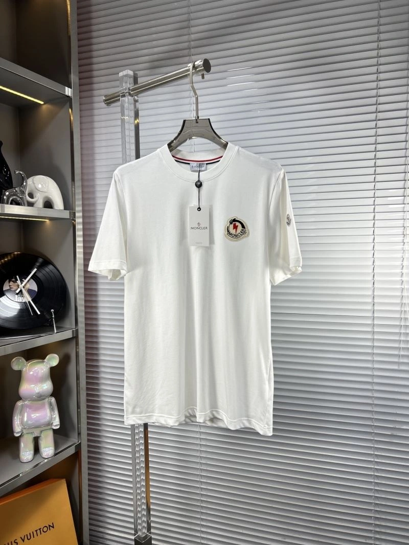 Moncler T-Shirts Minimalist 141024