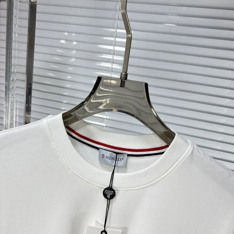 Moncler T-Shirts Minimalist 141024