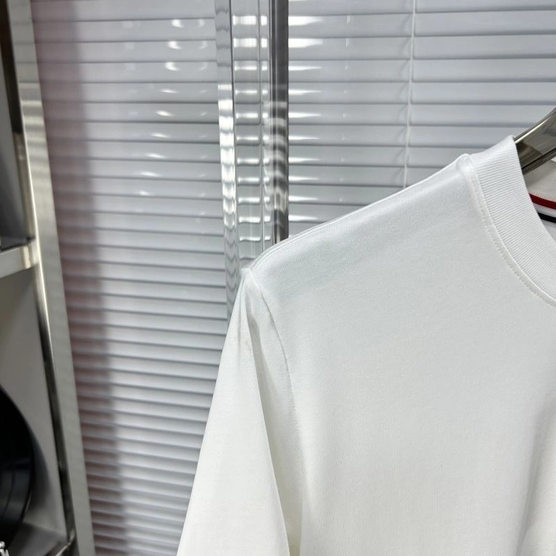Moncler T-Shirts Minimalist 141024