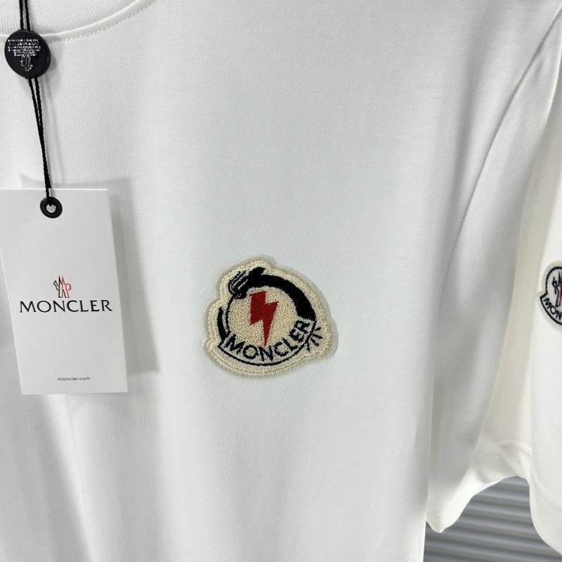 Moncler T-Shirts Minimalist 141024