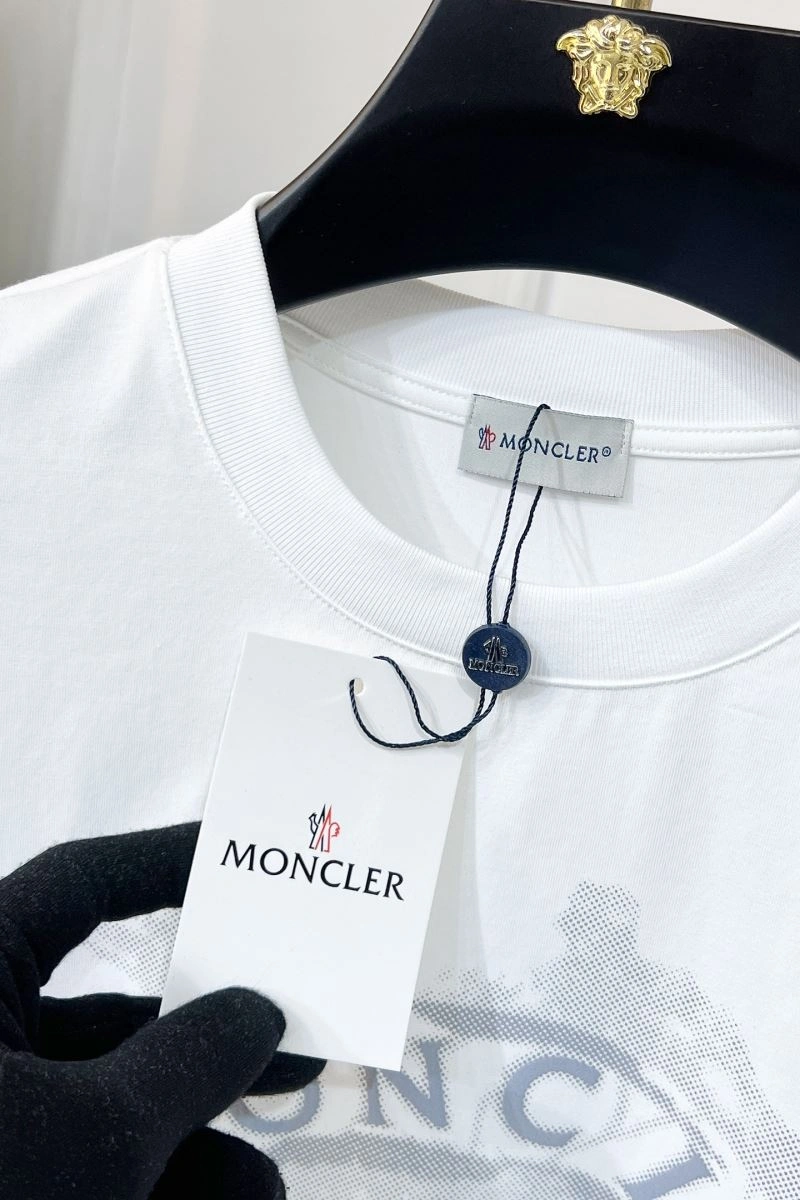 Moncler T-Shirts TravelReady 141032