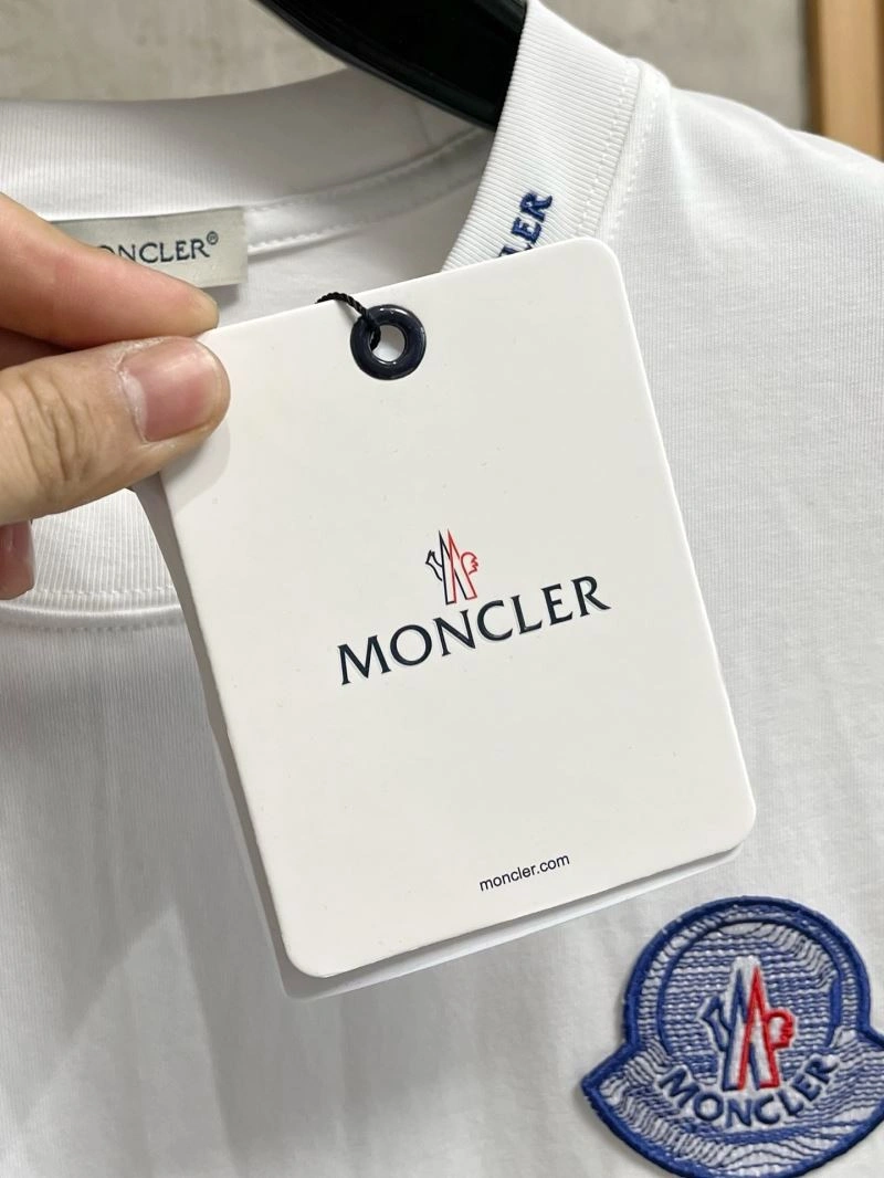 WellDesigned Moncler T-Shirts 140990