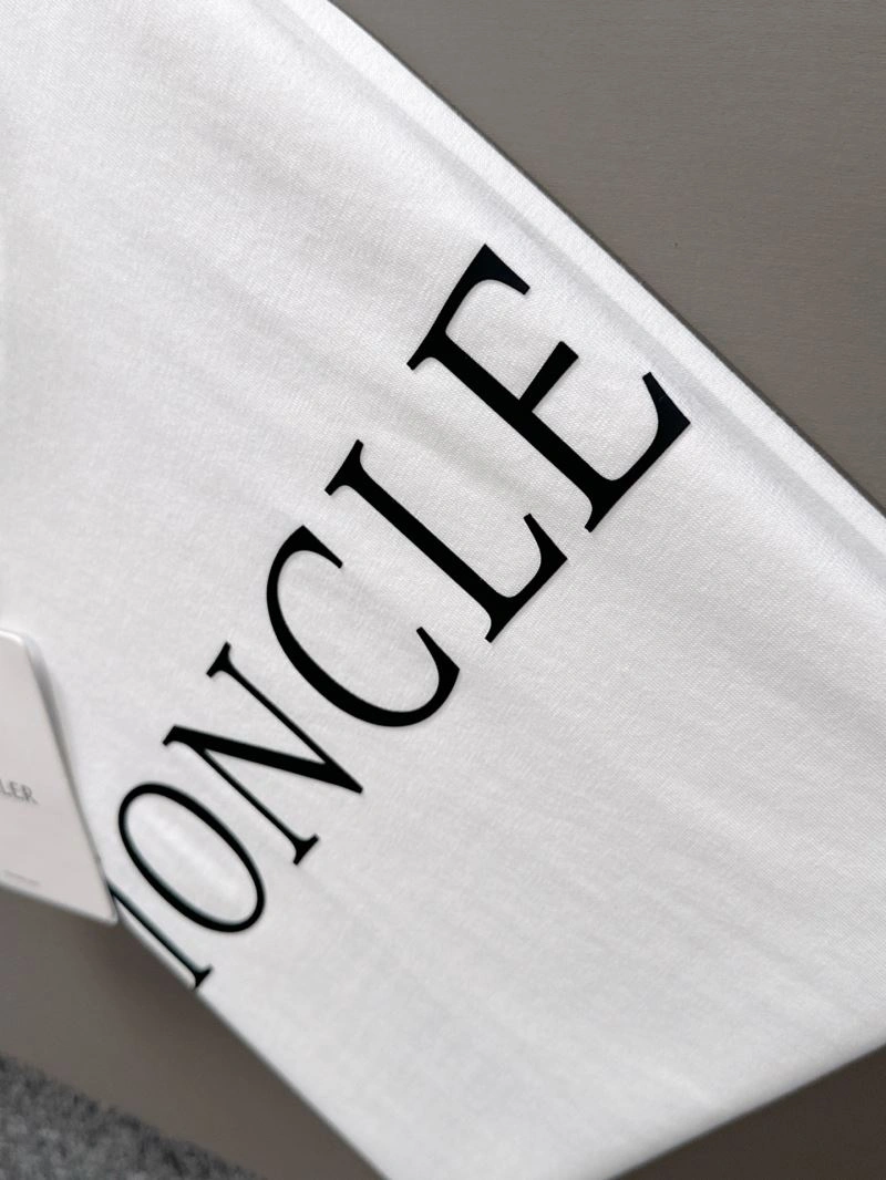 AllSeason Moncler T-Shirts 140981