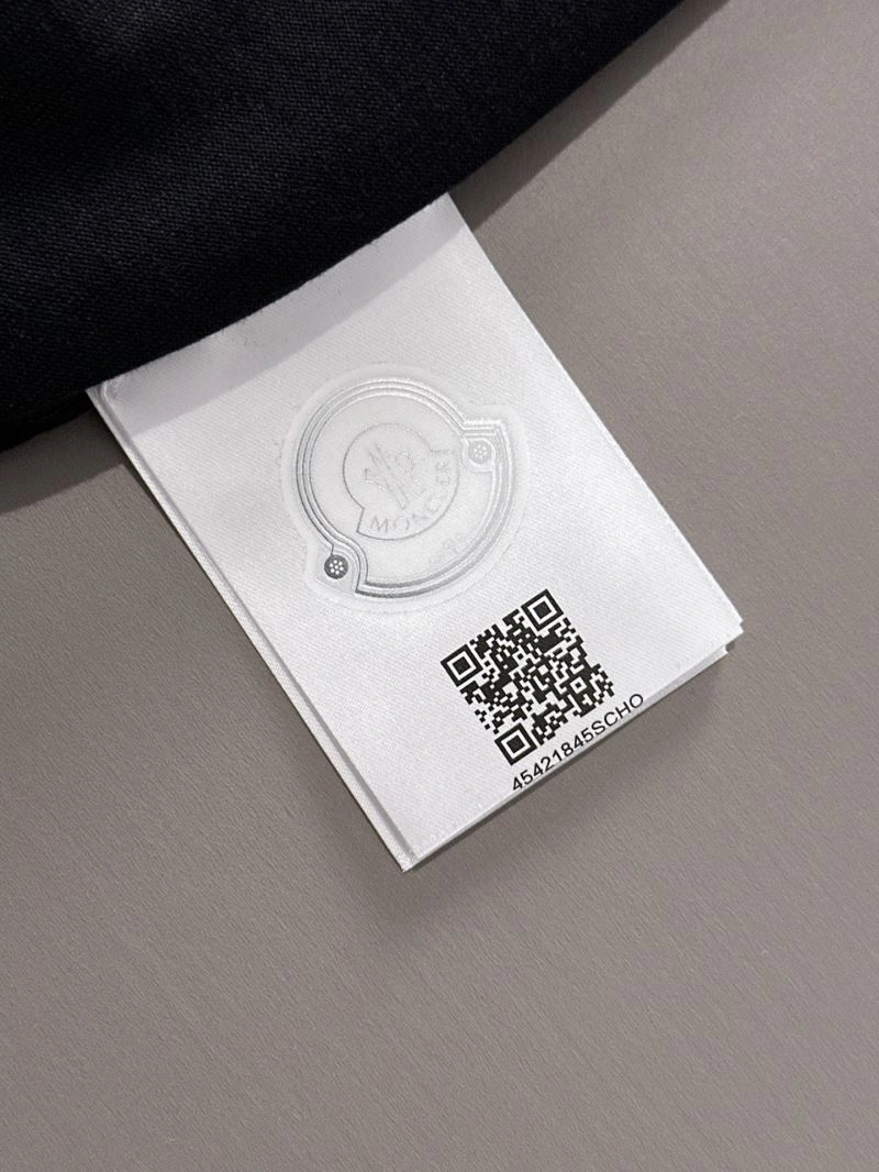 Moncler T-Shirts Comfortable 140980