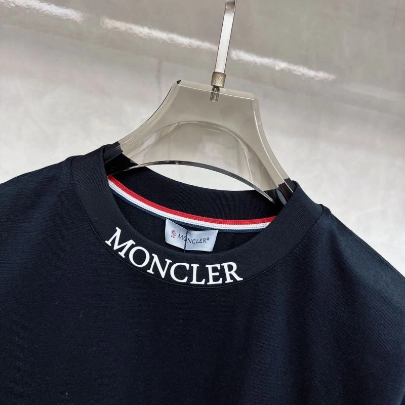 Moncler T-Shirts Lightweight 140986