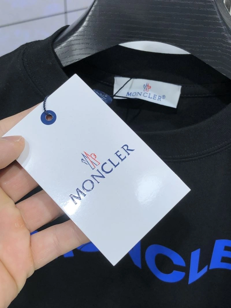 Tailored Moncler T-Shirts 140961