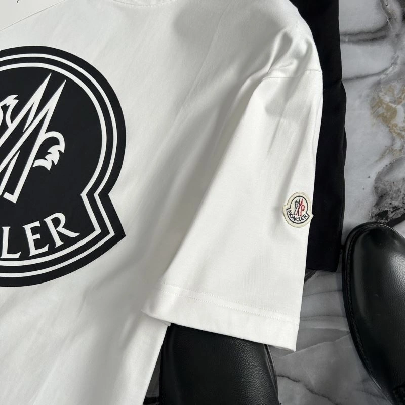 Moncler T-Shirts Comfortable 140930