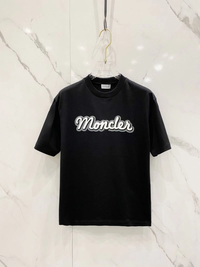 Moncler T-Shirts Snug 140972