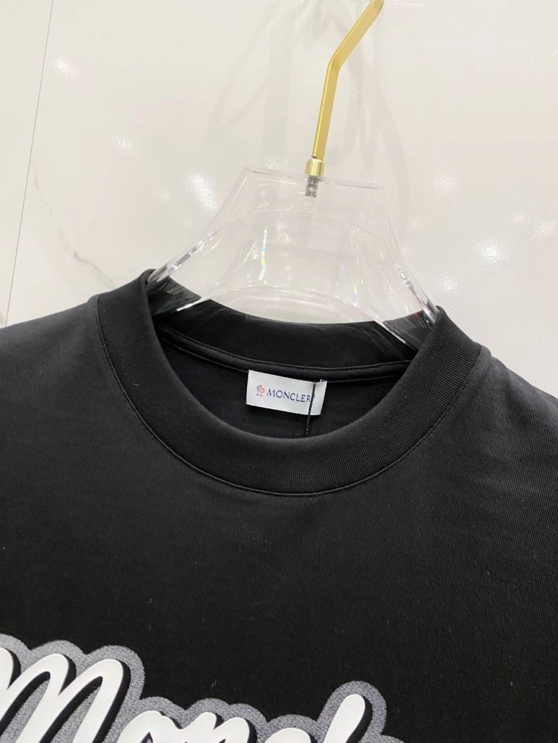 Moncler T-Shirts Snug 140972