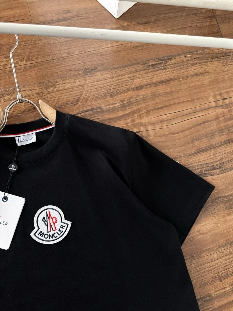 Moncler T-Shirts Minimalist 140917