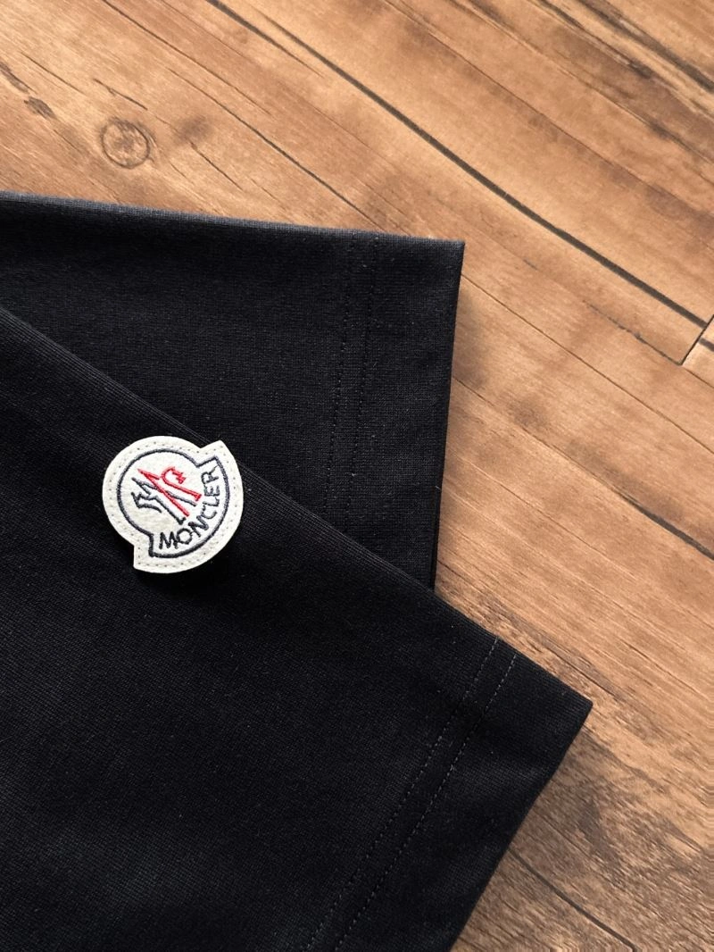 Moncler T-Shirts Minimalist 140917