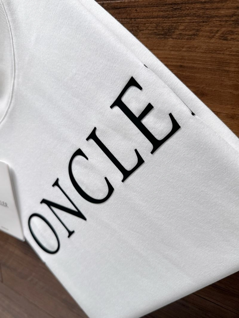 Moncler T-Shirts Minimalist 140910
